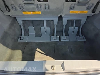 2014 Toyota Sienna LE 8-Passenger 119.3" WB - miniatura 18