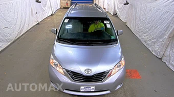 2014 Toyota Sienna LE 8-Passenger 119.3" WB - miniatura 2