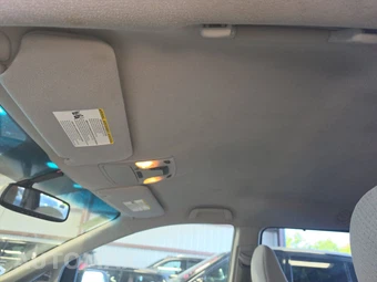 2014 Toyota Sienna LE 8-Passenger 119.3" WB - miniatura 21