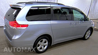 2014 Toyota Sienna LE 8-Passenger 119.3" WB - miniatura 4