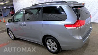 2014 Toyota Sienna LE 8-Passenger 119.3" WB - miniatura 6