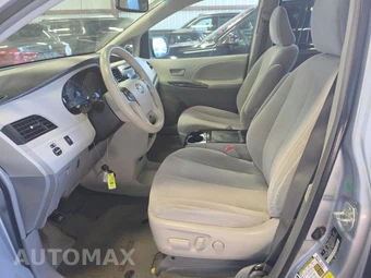 2014 Toyota Sienna LE 8-Passenger 119.3" WB - miniatura 7