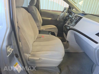 2014 Toyota Sienna LE 8-Passenger 119.3" WB - miniatura 8