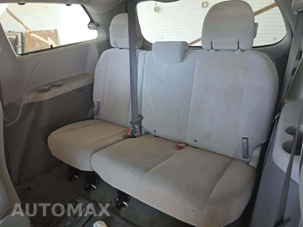 2014 Toyota Sienna LE 8-Passenger 119.3" WB - miniatura 14