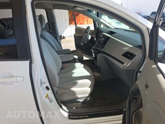 2014 Toyota Sienna LE 8-Passenger 119.3" WB - miniatura 19