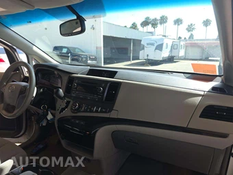 2014 Toyota Sienna LE 8-Passenger 119.3" WB - miniatura 20