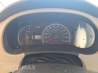 2014 Toyota Sienna LE 8-Passenger 119.3" WB - miniatura 9