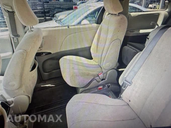 2014 Toyota Sienna LE 8-Passenger 119.3" WB - miniatura 11