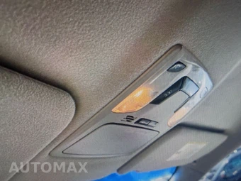 2014 Toyota Sienna LE 8-Passenger 119.3" WB - miniatura 12