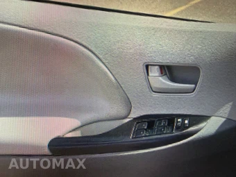 2014 Toyota Sienna LE 8-Passenger 119.3" WB - miniatura 13