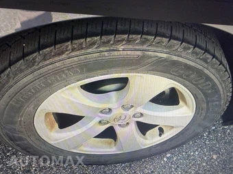 2014 Toyota Sienna LE 8-Passenger 119.3" WB - miniatura 14