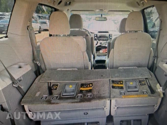 2014 Toyota Sienna LE 8-Passenger 119.3" WB - miniatura 15