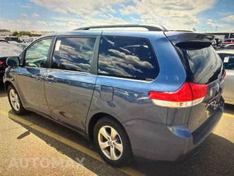 2014 Toyota Sienna LE 8-Passenger 119.3" WB - miniatura 5