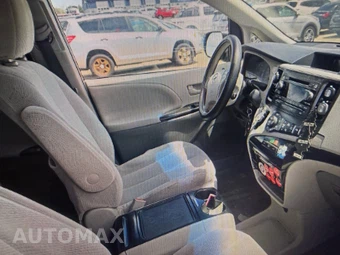 2014 Toyota Sienna LE 8-Passenger 119.3" WB - miniatura 8