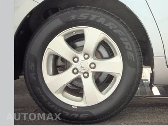 2014 Toyota Sienna LE 8-Passenger 119.3" WB - miniatura 11