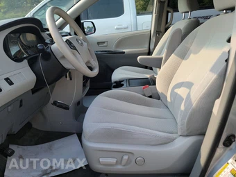 2014 Toyota Sienna LE 8-Passenger 119.3" WB - miniatura 13