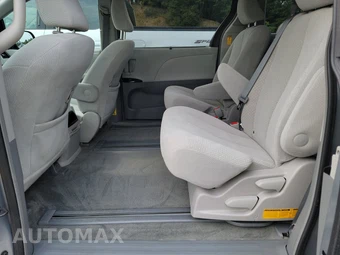 2014 Toyota Sienna LE 8-Passenger 119.3" WB - miniatura 19