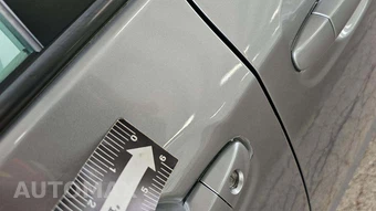 2014 Toyota Sienna LE 8-Passenger 119.3" WB - miniatura 29