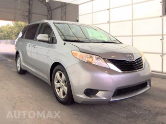 2014 Toyota Sienna LE 8-Passenger 119.3" WB - miniatura 4