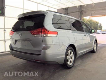 2014 Toyota Sienna LE 8-Passenger 119.3" WB - miniatura 5