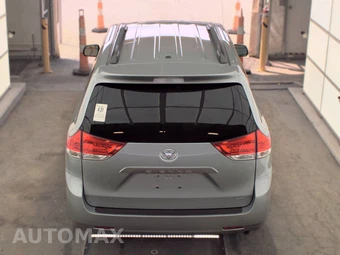 2014 Toyota Sienna LE 8-Passenger 119.3" WB - miniatura 6