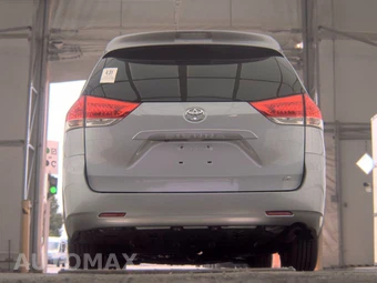2014 Toyota Sienna LE 8-Passenger 119.3" WB - miniatura 7