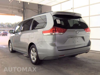 2014 Toyota Sienna LE 8-Passenger 119.3" WB - miniatura 8