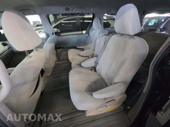 2014 Toyota Sienna LE 8-Passenger 119.3" WB - miniatura 13