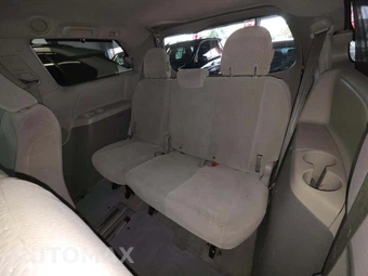 2014 Toyota Sienna LE 8-Passenger 119.3" WB - miniatura 14