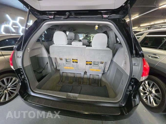2014 Toyota Sienna LE 8-Passenger 119.3" WB - miniatura 15