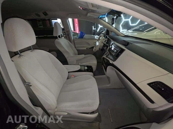 2014 Toyota Sienna LE 8-Passenger 119.3" WB - miniatura 19
