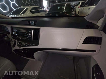 2014 Toyota Sienna LE 8-Passenger 119.3" WB - miniatura 20