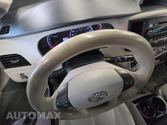 2014 Toyota Sienna LE 8-Passenger 119.3" WB - miniatura 23