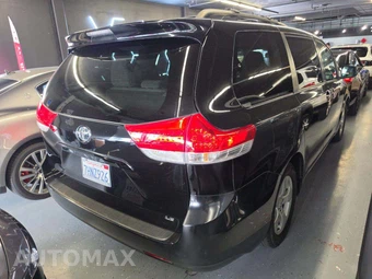 2014 Toyota Sienna LE 8-Passenger 119.3" WB - miniatura 3