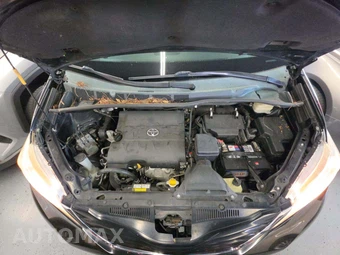 2014 Toyota Sienna LE 8-Passenger 119.3" WB - miniatura 33
