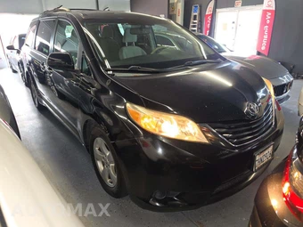 2014 Toyota Sienna LE 8-Passenger 119.3" WB - miniatura 4