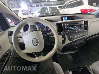 2014 Toyota Sienna LE 8-Passenger 119.3" WB - miniatura 8