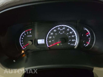 2014 Toyota Sienna LE 8-Passenger 119.3" WB - miniatura 9
