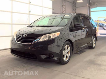 2014 Toyota Sienna LE 8-Passenger 119.3" WB