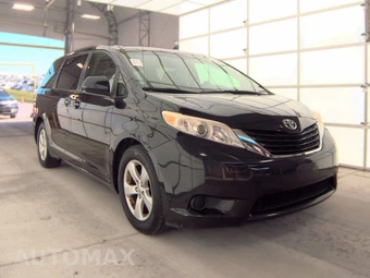 2014 Toyota Sienna LE 8-Passenger 119.3" WB - miniatura 3