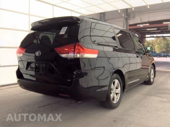 2014 Toyota Sienna LE 8-Passenger 119.3" WB - miniatura 4