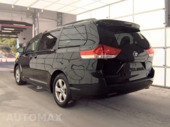 2014 Toyota Sienna LE 8-Passenger 119.3" WB - miniatura 6