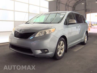 2014 Toyota Sienna LE 8-Passenger 119.3" WB
