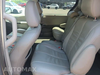 2014 Toyota Sienna LE 8-Passenger 119.3" WB - miniatura 13
