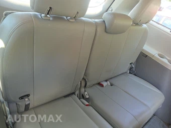 2014 Toyota Sienna LE 8-Passenger 119.3" WB - miniatura 14