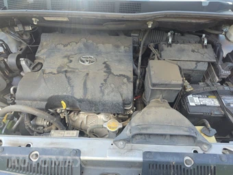 2014 Toyota Sienna LE 8-Passenger 119.3" WB - miniatura 16