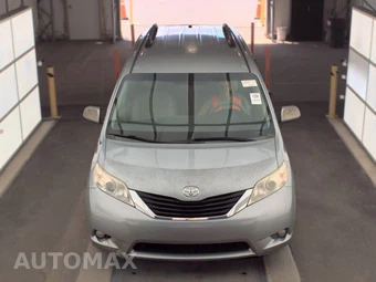 2014 Toyota Sienna LE 8-Passenger 119.3" WB - miniatura 2