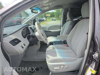 2014 Toyota Sienna LE 8-Passenger 119.3" WB - miniatura 3