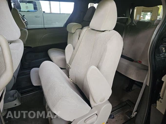 2014 Toyota Sienna LE 8-Passenger 119.3" WB - miniatura 13