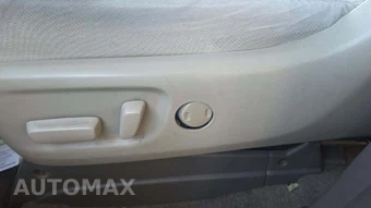 2014 Toyota Sienna LE 8-Passenger 119.3" WB - miniatura 25